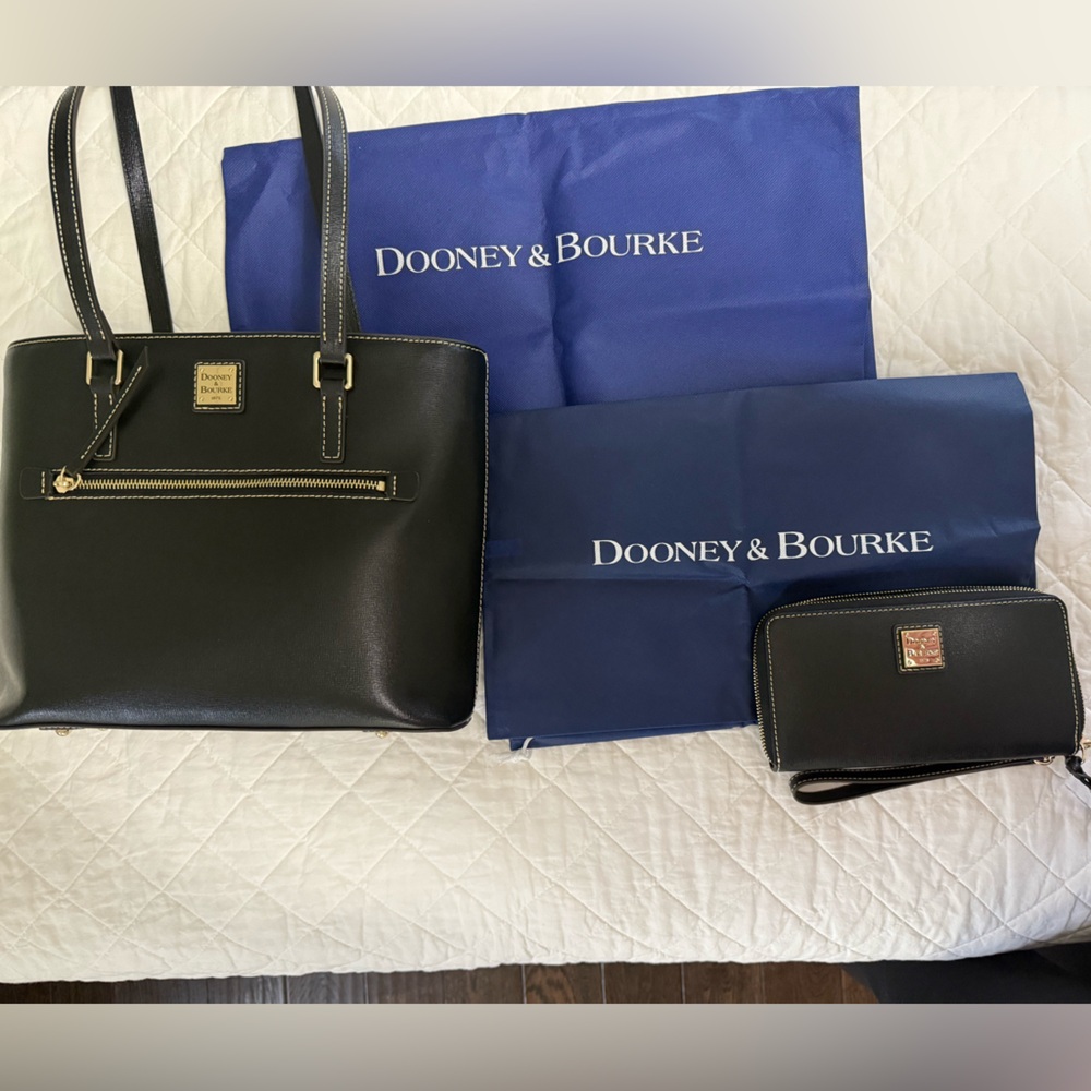 Dooney & Bourke Saffiano Shopper plus large zip around wristlet